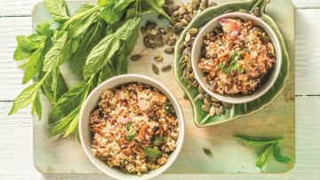 4 υλικά για να προσθέσετε περισσότερη πρωτεΐνη στη σαλάτα σας (+συνταγές)