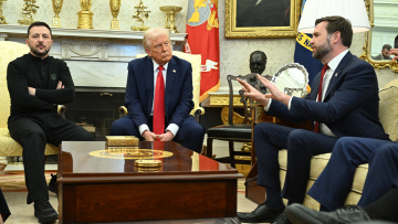 Η ακραία σύγκρουση Τραμπ με Ζελένσκι στο Οβάλ Γραφείο: Μαζί με τον Βανς εξευτέλισαν και έδιωξαν τον Ουκρανό πρόεδρο - Δείτε βίντεο