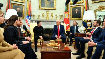 «Είμαστε στο πλευρό σου»: Η Ευρώπη στηρίζει Ζελένσκι, ενώ η Ρωσία πανηγυρίζει για τη στάση Τραμπ