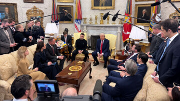 «Γιατί δεν φοράτε κοστούμι; Μήπως δεν έχετε;»: Η ερώτηση στη συνάντηση Ζελένσκι με Τραμπ που προκάλεσε γέλιο στον Βανς