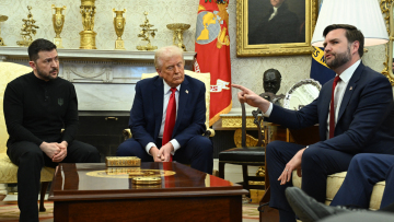 The Atlantic: Τραμπ και Βανς είχαν στήσει ενέδρα στον Ζελένσκι