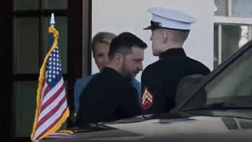 Η στιγμή που ο Ζελένσκι αποχωρεί άρον άρον από τον Λευκό Οίκο μετά την επίθεση Τραμπ - Δείτε βίντεο