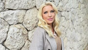 Ελένη Μενεγάκη: Η απόδραση στην Άνδρο με τον Μάκη Παντζόπουλο