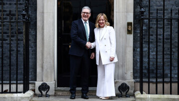 Τζόρτζια Μελόνι: Στη Ντάουνινγκ Στριτ με τον Στάρμερ - Η «λεπτή» θέση της ενόψει της συνόδου του Λονδίνου