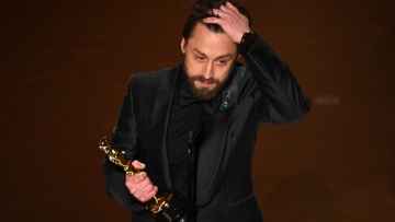 Ο Κίραν Κάλκιν… το παράκανε με το ακατάλληλο λεξιλόγιο στην ομιλία του κατά την παραλαβή του Όσκαρ