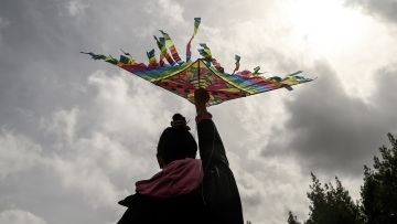 Καιρός: Με εμπόδια το πέταγμα του αετού - «Μη βιαστείτε» η συμβουλή του Κολυδά