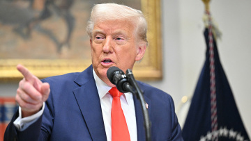 Άμεση παύση της στρατιωτικής βοήθειας προς την Ουκρανία αποφάσισε ο Τραμπ