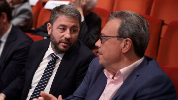 Κοινό κείμενο πρότασης μομφής διαμορφώνουν ΣΥΡΙΖΑ, ΠΑΣΟΚ, Νέα Αριστερά και Πλεύση Ελευθερίας