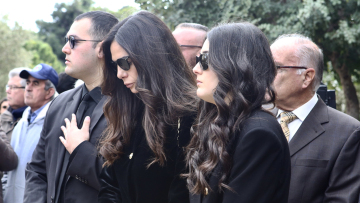 Το τελευταίο αντίο στον Αλέξη Κούγια - Συντετριμμένοι συγγενείς και φίλοι, με δάκρυα τον αποχαιρέτησαν τα παιδιά του