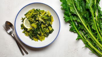 Τα λαχανευόμενα χόρτα της Ελλάδας: Ένας γαστρονομικός και διατροφικός θησαυρός