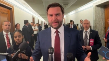 Ο Βανς καλεί τους Ουκρανούς να κάτσουν στο τραπέζι και να διαπραγματευτούν για να «αποκατασταθεί η αμερικανική βοήθεια»