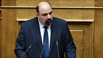 Κόντρα στη Βουλή για το e-mail Τριαντόπουλου: Απαντήσεις από Σκέρτσο, Γεραπετρίτη στην αντιπολίτευση - Τι λέει η κυβέρνηση