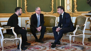 Διπλωματικός πυρετός: Ο Μακρόν εξετάζει επίσκεψη στην Ουάσινγκτον για συνομιλίες με Τραμπ, Ζελένσκι και Στάρμερ