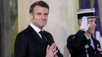 Ο Τραμπ είναι αποφασισμένος να συμφωνήσει η Ρωσία σε κατάπαυση πυρός, λέει ο Μακρόν