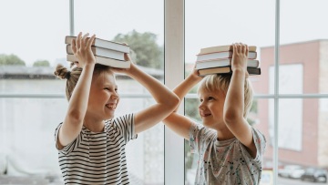 Αφήνουν ακόμα οι γονείς πιο ελεύθερα τα αγόρια από τα κορίτσια;