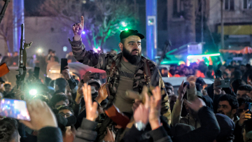 Σφοδρές μάχες στη Συρία μεταξύ μαχητών «πιστών» στον Άσαντ με δυνάμεις ασφαλείας - Πάνω από 70 νεκροί