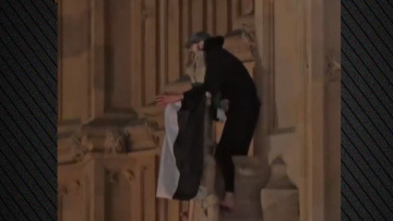 Βρετανία: Παραμένει σκαρφαλωμένος στο Big Ben ο άνδρας με την παλαιστινιακή σημαία