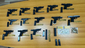 Φωτογραφία από το οπλοστάσιο των Τούρκων που συνελήφθησαν για τη μαφιόζικη εκτέλεση στη Γλυφάδα