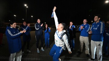 Καραλής: Η αποθεωτική υποδοχή από τα μέλη της εθνικής ομάδας - «Είναι ώρα για κρασάκι» - Βίντεο 