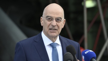 Σε άλλο μήκος κύματος από το ελληνικό υπουργείο Εξωτερικών το retweet Δένδια σε ανάρτηση του Ρούμπιο για τη Συρία