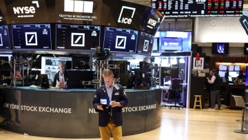 Βαριές απώλειες στις παγκόσμιες αγορές από τους δασμούς του Τραμπ - Φόβοι για ύφεση