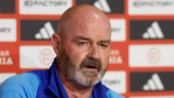 Προπονητής Εθνικής Σκωτίας: Μη χρεωθείτε για να πάρετε εισιτήρια για το Μουντιάλ