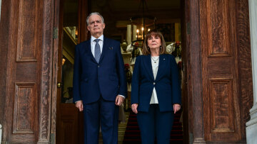 Κωνσταντίνος Τασούλας: Ορκίστηκε Πρόεδρος της Δημοκρατίας, παρέλαβε από τη Σακελλαροπούλου