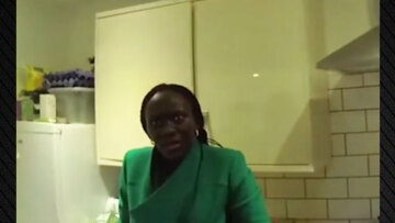 Η στιγμή που συλλαμβάνουν την δικαστή από την Ουγκάντα για σύγχρονη δουλεία και σοκάρεται - Έχω ασυλία, φώναζε 