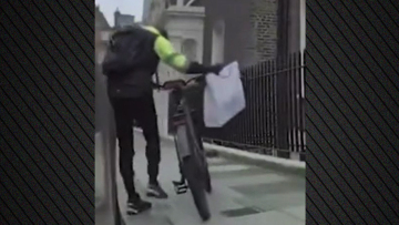 Κλέφτης στο Λονδίνο έσπασε Tesla, έκλεψε μπουφάν αξίας 1.350 λιρών και προσπάθησε να το επιστρέψει στο Harrods