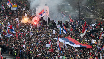 Οι Σέρβοι καταγγέλλουν ότι χρησιμοποιήθηκε ηχητικό όπλο για να «σπάσουν» οι διαδηλώσεις
