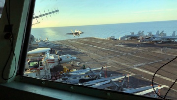 Μαχητικό έπεσε από αμερικανικό αεροπλανοφόρο και βούλιαξε στην Ερυθρά Θάλασσα