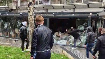 Επεισόδια στις συγκεντρώσεις για την τραγωδία με τους 59 νεκρούς στη Βόρεια Μακεδονία - Έσπασαν την καφετέρια του ιδιοκτήτη της μοιραίας ντίσκο