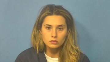 ΗΠΑ: 30χρονη δασκάλα συνελήφθη για σεξουαλική κακοποίηση 15χρονου μέσα σε σχολική αίθουσα