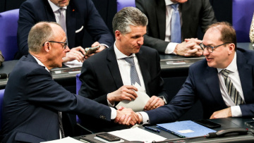 Ιστορική απόφαση στη Γερμανία – Τέλος στο «φρένο χρέους», εγκρίθηκε πακέτο 500 δισ. για την πολεμική βιομηχανία