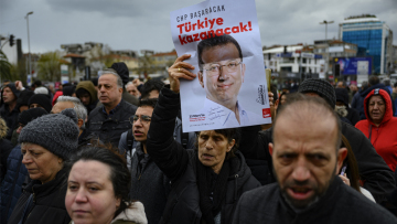 Η αντιπολίτευση καλεί σε πανεθνικές διαδηλώσεις κατά της σύλληψης του Ιμάμογλου - Ουρές στα ανταλλακτήρια συναλλάγματος