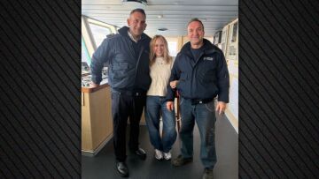 Η Κάιλι Μινόγκ επισκέφτηκε την Αίγινα - Δείτε φωτογραφίες