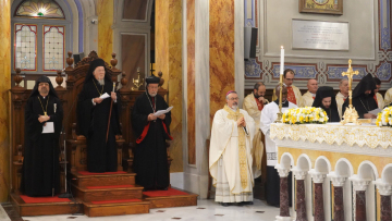 Σε λειτουργία για την επέτειο εκλογής του Πάπα Φραγκίσκου ο Βαρθολομαίος - Τι δήλωσε για τον εορτασμό του Πάσχα