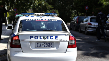 Τροχαίο σοκ στη Χαλκιδική: Οδηγοί τσακώνονταν στον δρόμο και τους παρέσυρε διερχόμενο όχημα - Ένας νεκρός και μία αστυνομικός τραυματίας