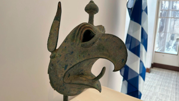 Επιστρέφει την Παρασκευή στην Αρχαία Ολυμπία η χάλκινη κεφαλή του γρύπα από το ΜΕΤ της Νέας Υόρκης