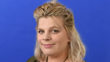 ΗΠΑ: Μάσκες από το Scream έβαζε σε ανήλικους για να κάνουν ομαδικό σεξ η καθηγήτρια που απέδωσε τις πράξεις της στο ότι έχασε 68 κιλά