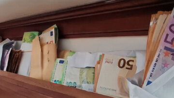 Ρόδος: Βρήκαν σχεδόν €500.000 στο σπίτι της προϊσταμένης της Πολεοδομίας - Ο τιμοκατάλογος του κυκλώματος