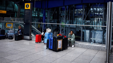 Προληπτική έρευνα της αντιτρομοκρατικής για τη μεγάλη φωτιά στο Χίθροου - Χάος στις πτήσεις και ζημιά 20 εκατ. λιρών για κάθε μέρα που μένει κλειστό
