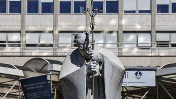 Αύριο το μεσημέρι ο Πάπας Φραγκίσκος θα ευλογήσει τους πιστούς από παράθυρο του νοσοκομείου