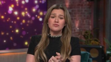 Κέλι Κλάρκσον: Η συγκίνησή της στον αέρα του «Κelly Clarkson Show», μετά το αφιέρωμα για τα 1.000 επεισόδια της εκπομπής