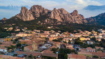 To πανέμορφο «χωριό των καλλιτεχνών» στη Σαρδηνία