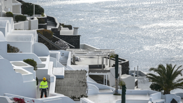 Κώστας Παπαζάχος: Άγνωστοι βανδάλισαν σεισμολογικό σταθμό στη Σαντορίνη και έκλεψαν απαραίτητο εξοπλισμό 