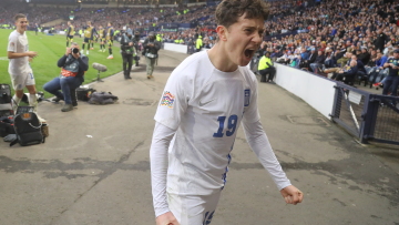 Τρελαίνει κόσμο ο 17χρονος Καρέτσας - 'Εγινε ο νεότερος σκόρερ στην ιστορία της Εθνικής με το γκολ ποίημα στη Γλασκώβη - Βίντεο