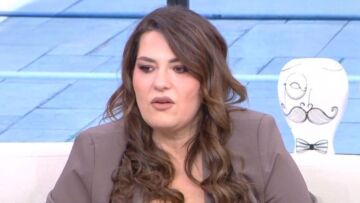 Κατερίνα Ζαρίφη: Ήθελα να αποτάξω τη θηλυκή μου πλευρά, η Ελένη Μενεγάκη μου έμαθε να φροντίζω την εικόνα μου