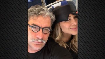 Η selfie του Βασίλη Μπισμπίκη με τη Δέσποινα Βανδή μέσα στο αεροπλάνο