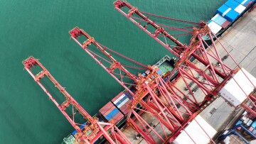 Ο Τραμπ ετοιμάζεται για μικρότερο πακέτο δασμών στις 2 Απριλίου – Προσωρινή ανακούφιση στις αγορές